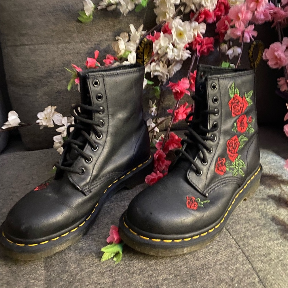 Black Floral Embroidered Women's Boots